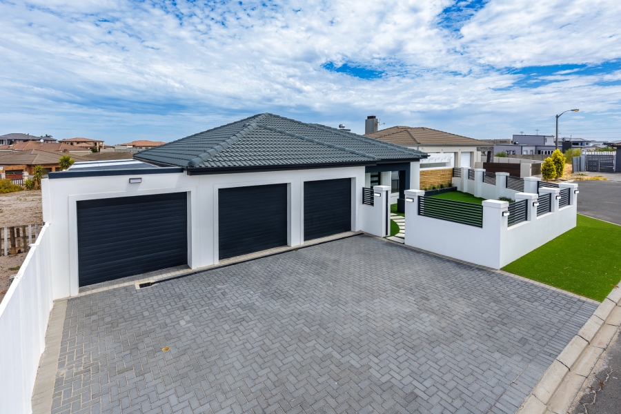 4 Bedroom Property for Sale in Haasendal Western Cape